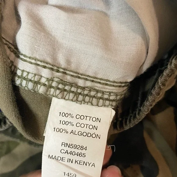 Boys Children’s Place Camo Cargo Pants - Picture 6 of 7